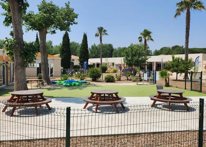 Κάμπινγκ Mobil Home Domaine De La Yole 6 Personnes Camping 5 Etoiles Vendres Des Le 3 Avril 2026 *